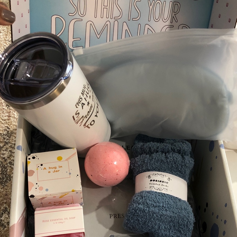 Pampering Gift Set with Blue Socks and Pink Bath Bomb